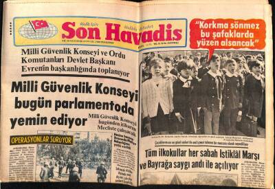 Son Havadis Gazetesi 18 Eylül 1980 - Emel Sayın Sahnede Hayranları İle GZ69237 - 1