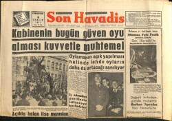 Son Havadis Gazetesi 2 Aralık 1961 - Açıkta Kalan Lise Mezunları Gösterilerine Devam Ediyorlar GZ102147 - 2