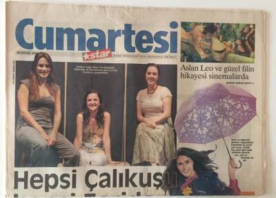 Star Gazetesi Cumartesi Eki 20 Eylül 2008 - Çalıkuşu Tiyatro Sahnesinde Oyunun Üç Feridesi İle Konuştuk Ebru Cündübeyoğlu , Dilek Aba, Elif Çakmak GZ22125 - 1