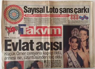 Takvim Gazetesi 18 Mayıs 1997 - Galatasaraylı Futbolcular , Kazandıkları Şampiyonluğun Haklı Sevincini Yaşıyor GZ22098 - 1