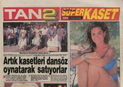 Tan Gazetesi 2 Eki 10 Haziran 1988 - Küçük Emrah Büyük Boy Afiş - Hülya Avşara 100 Milyonluk Kıyak GZ113968 - 1