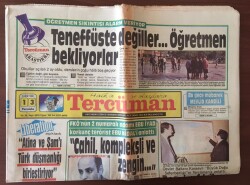 Tercüman Gazetesi 13 Kasım 1986 - Futbol Tarihinde İlk Defa Bir Golcümüz Avrupa Kürsüsünde Tanju Bronz Ayakkabısını Alıyor GZ10457 - 1