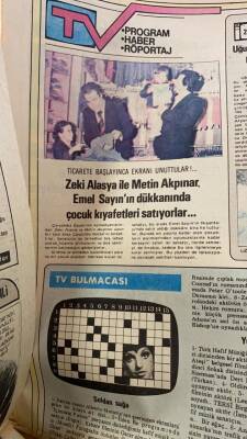Tercüman Gazetesi 18 Nisan 1979 - Zeki Alasya İle Metin Akpınar , Emel Sayının Dükkanında Çocuk Kıyafetleri Satıyorlar... GZ69053 - 4