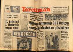 Tercüman Gazetesi 27 Ağustos 1962 - Milletin Tutmadığı CHP Orduyu Kendisini Destekler Gösteriyor GZ70827 - 1