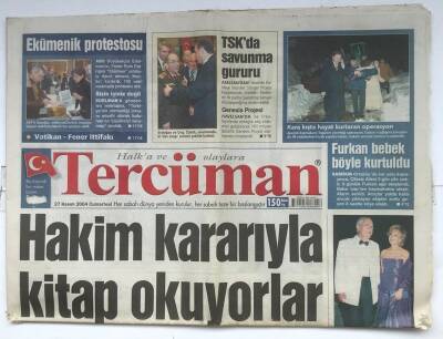 Tercüman Gazetesi 27 Kasım 2004 - Hakim Kararıyla Kitap Okuyorlar GZ7158 - 1