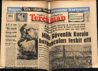 Tercüman Gazetesi 29 Nisan 1963 - 20 Mahkumun İdam Cezaları Tasdik Edildi, Fenerbahçe Beykozu Mağlup Etti 3-1 GZ54082 - 1
