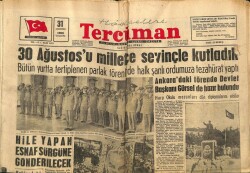 Tercüman Gazetesi 31 Ağustos 1960 - Topkapı Hadiseleri İle İlgili 10 Kişi İçin Dün Tevkif Kararı Verildi GZ67379 - 1