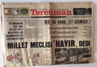 Tercüman Gazetesi 4 Temmuz 1977 - Güven Oylamsında CHP Hükümeti İçin Beklenen Sonuç Millet Meclisi Hayır Dedi GZ11358 - 2