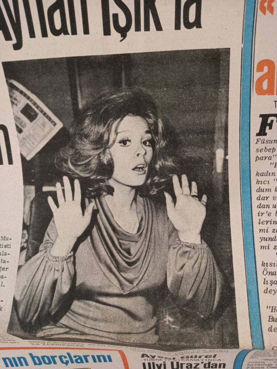 Tercüman Gazetesi İnci Eki 12 Nisan 1971 - Hülya Koçyiğit'e, 2 Yıl Ayhan Işık'la Film Çevirmeyeceksin Diye İmza Attırdılar! GZ145748 - 2