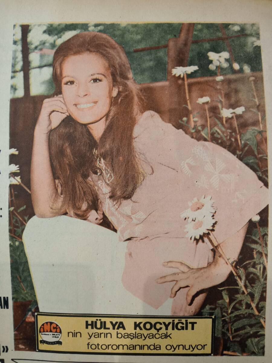 Tercüman Gazetesi İnci Eki 22 Ağustos 1972 - Futbolcu Eşi Hülya Koçyiğit Bir Futbolcunun Hayatı Filminin Baş Kızı Olacak - Liz Taylor Cici Anne Oldu! GZ144666 - 2