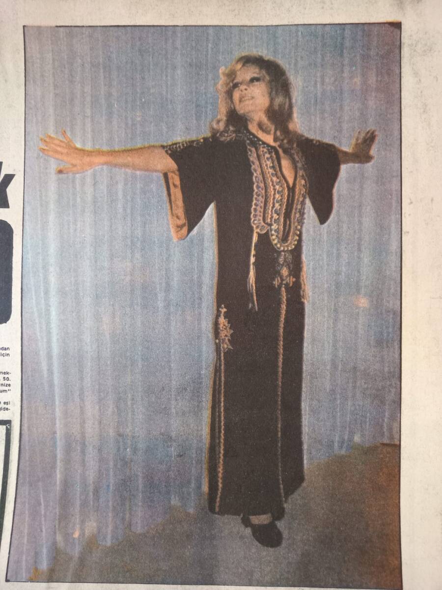 Tercüman Gazetesi İnci Eki 31 Temmuz 1973 - Emel Sayın Amerika'da Türk Modası'nı Tanıtacak! - Sevim Deran Yaz'a Koltuk Değneği İle Girdi! GZ144997 - 2