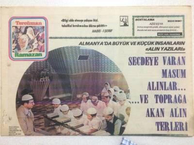 Tercüman Gazetesi Ramazan Eki 4 Eylül 1977 - Secdeye Varan Masum Alınlar GZ50272 - 1