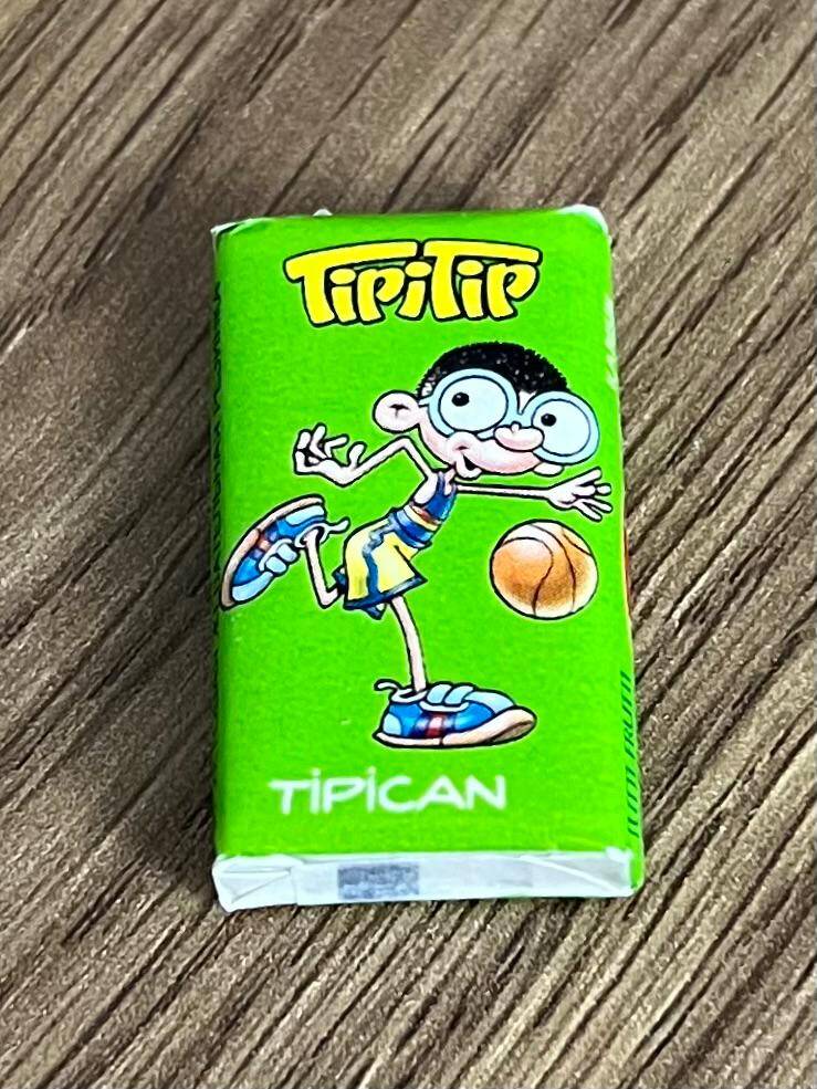 Tipitip 2007 Karikatürlü Karışık Meyve Aromalı Şekerli Sakız Tipican ( Yeşil -Arka Mavi Yazı)# SKZ2446 - 2