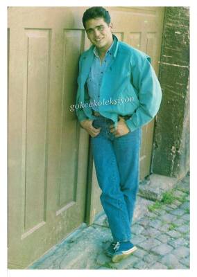 Tolga Savacı Orta Boy Kartpostal KRT7316 - 1