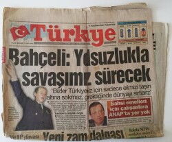 Türkiye Gazetesi 11 Haziran 2001 - Mesut Yılmaz Şahsi Emelleri İçin Çalışanlara ANAPta Yer Yok GZ11027 - 1