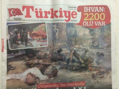 Türkiye Gazetesi 15 Ağustos 2013 - Dünya Sustu Sisi Ölüm Kustu Sözün Bittiği Yer GZ29348 - 1