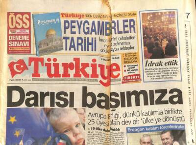 Türkiye Gazetesi 2 Mayıs 2004 - Prodi Kıbrısta Türkler Üzerine Düşeni Yaptı Ve Üyeliği Haketti GZ109398 - 1