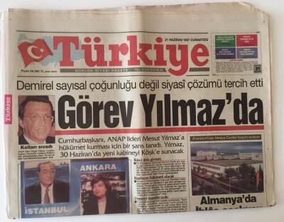 Türkiye Gazetesi 21 Haziran 1997 - Demirel Sayısal Çoğunluğu Değil Siyasi Çözümü Tercih Etti Hükümet Kurma Görevini Mesut Yılmaza Verdi GZ11685 - 1