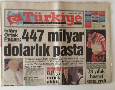 Türkiye Gazetesi 4 Ağustos 1996 - 130 Kiloda Güreşte Olimpiyat Şampiyonu Mahmut Demir Birincilik Kürsüsünde Altın Madalya Kazandı GZ11850 - 2