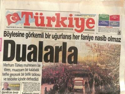 Türkiye Gazetesi 9 Nisan 1997- Merhum Türkeş Muhteşem Bir Tören,Muazzam Bir Kalabalık Tarihe Geçecek Bir Birlik Tablosu Ve Tekbirler İçinde Defnedildi GZ122878 - 1