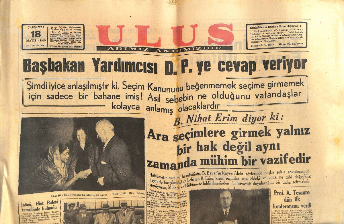 Ulus Gazetesi 18 Mayıs 1948 - İnönü Hint Bale Heyetinden Bir Artistin Elini Sıkıyor - Lynn Thomas'ın Plajda Çekilen İki Fotoğrafı GZ143330 - 1