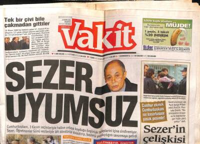 Vakit Gazetesi 25 Kasım 2002 - Sezer Uyumsuz, Erdoğan Yine AB Yolunda GZ103822 - 2
