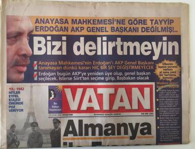 Vatan Gazetesi 23 Ocak 2003 - Davosta İki Farklı Türkiye Erdoğan Ve Gül İlk Kez Uluslararası Protokolde İlk Kez Türbanlı Eşleriyle Yer Alacak GZ20445 - 1