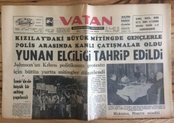 Vatan Gazetesi 28 Ağustos 1964 - Kızılaydaki Büyük Mitingde Gençlerle Polis Arasında Kanlı Çatışmalar Oldu GZ72719 - 2