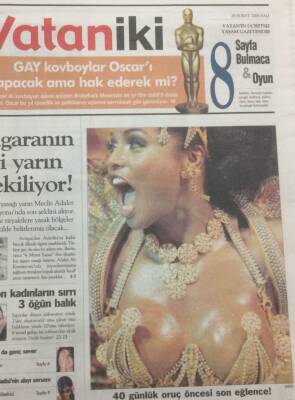 Vatan Gazetesi Vatan İki Eki 28 Şubat 2006 - Bollywood Güzelini Film Setinde Arı Soktu GZ35543 - 1