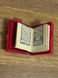 Vintage 1970s Mini Kur’an-ı Kerim – Kılıflı (Muhafaza Kabıyla) Cep Boy Baskı 