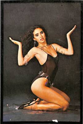 Yaprak Özdemiroğlu - Kartpostal KRT18469 - 1