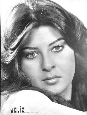 Yeliz Siyah Beyaz Kartpostal KRT18483 - 1