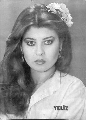 Yeliz Siyah-Beyaz Orta Boy Kartpostal KRT18694 - 1