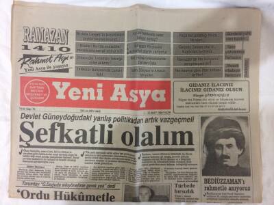 Yeni Asya Gazetesi 25 Mart 1990 - Devlet Güneydoğudaki Yanlış Politikadan Artık Vazgeçmeli GZ72982 - 1