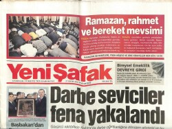 Yeni Şafak Gazetesi 27 Ekim 2003 - Darbe Seviciler Fena Yakalandı GZ61393 - 2