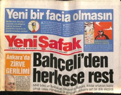 Yeni Şafak Gazetesi 5 Haziran 2002 -Bahçeliden Herkese Rest GZ65065 - 2