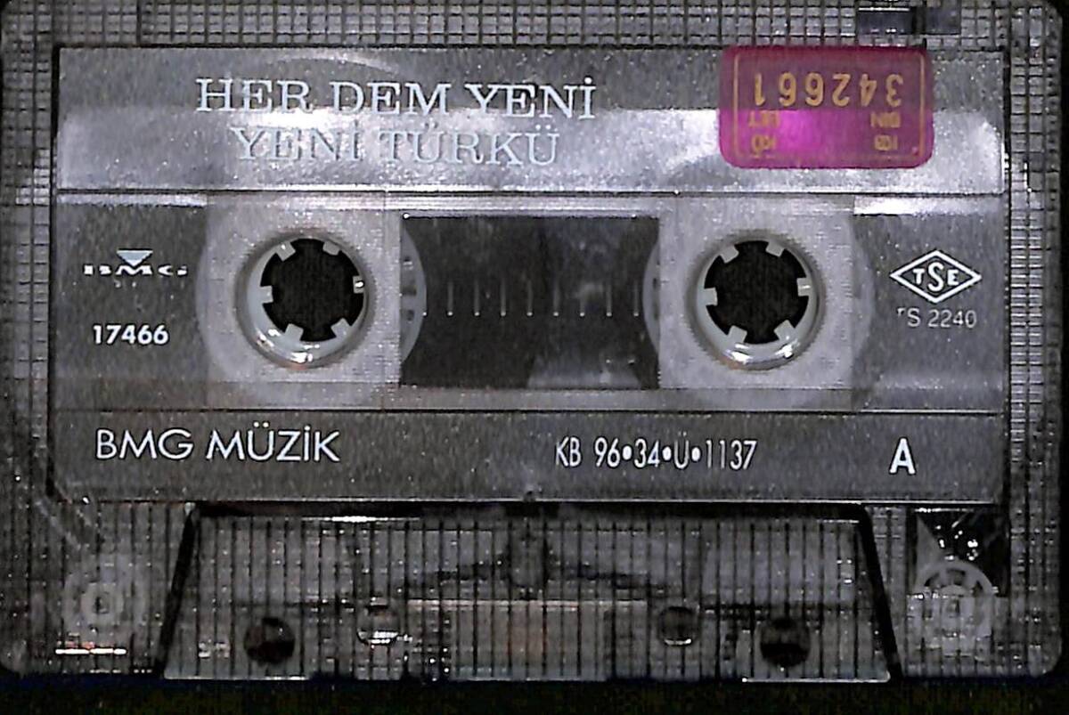 Yeni Türkü - Her Dem Yeni Kaset (Bordo Bandrol - İkinci El) KST27731 - 1