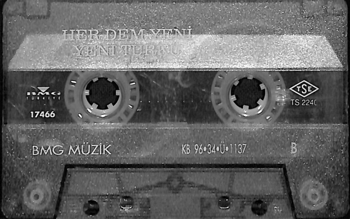 Yeni Türkü - Her Dem Yeni Kaset (İkinci El) KST27733 - 1