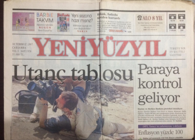 Yeni Yüzyıl Gazetesi 30 Temmuz 1997 - İrtica Yürüdü Gazeteci Dövüldü GZ21923 - 1