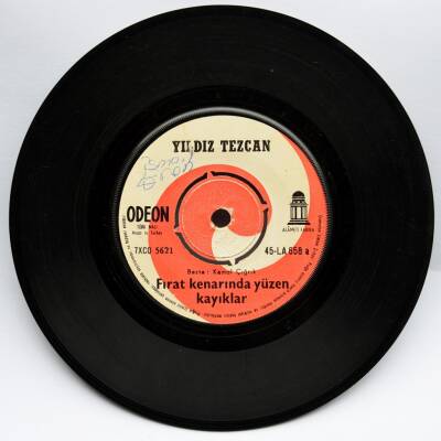 Yıldız Tezcan - Fırat Kenarında Yüzen Kayıklar (107) PLK5195 - 1