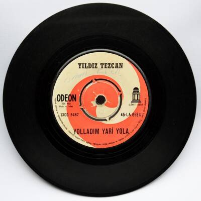 Yıldız Tezcan - Fırat Kenarında Yüzen Kayıklar (107) PLK5195 - 2