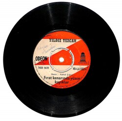 Yıldız Tezcan – Fırat Kenarında Yüzen Kayıklar & Yolladım Yari Yola 45′lik Plak (10/7) PLK27457 - 1