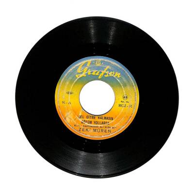 Zeki Müren - Gel Gitme Kalmasın Gözüm Yollarda / Köylü Kızı (107.5) PLK15878 - 1
