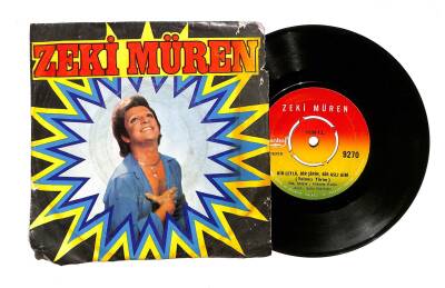 Zeki Müren - Nasıl İçmem Arkadaşım / Bir Leyla, Bir Şirin, Bir Aslı Gibi Yalancı Yarim PLAK (10/8) PLK22577 - 1