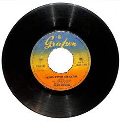 Zeki Müren - Senede Bir Gün / Yemin Ettim Bir Kere Plak (10/5.5) PLK25074 - 2