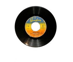 Zeki Müren – Derdimi Bilen Çok Derman Veren Yok / Gün Doğmadan Neler Doğar 45'lik Plak (10/7) PLK27030 - Gökçekoleksiyon