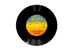 Zeki Müren – Yeni Bir Aşk Arıyorum / Eski Dost Düşman Olmaz 45'lik Plak (10/8) PLK27031 - 1